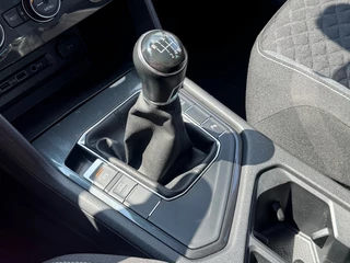 Volkswagen Tiguan Volkswagen Tiguan 1.5 TSI ACT. 150PK NAVI PANO-DAK CARPLAY AIRCO LMV PDC - afbeelding nr 12