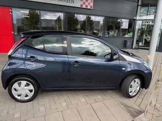 Toyota Aygo Toyota Aygo 1.0 VVT-i X-PLAY AIRCO/CAMERA - afbeelding nr 3
