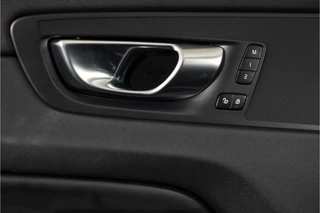 Volvo XC60 Volvo XC60 2.0 T6 Plug-in hybrid AWD Plus Dark | S/K-Panodak | Dig. Cockpit | Adapt. Cruise | Memory Stoelen | Elek. Klep | Stoel-+stuurverw. | 360 Camera | Harman/Kardon | NAV+App. Connect | LM 19