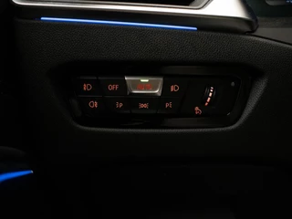 BMW 3 Serie BMW 3-serie Touring 320e M Sport (PANORAMADAK,APPLE CARPLAY,NAVI,SFEERVERLICHTING,STOELVERWARMING,CAMERA,LEDER,CRUISE,CLIMATE) - afbeelding nr 18