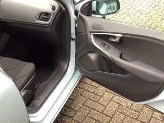 Volvo V40 Volvo V40 1.5 T2 Nordic automaat, zeer net, cruise control, dealer onderhouden, trekhaak - afbeelding nr 21