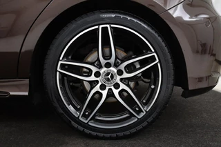 Mercedes-Benz A-Klasse Mercedes-Benz A-klasse 160 AMG Night | Panoramadak | Camera | Full LED |  Navigatie | Trekhaak | Cruise control | Park Assist | Airco | Half leder | Sportstoelen - afbeelding nr 28