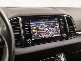 Škoda Karoq 150Pk Automaat (APPLE CARPLAY, GROOT NAVI, CAMERA, TREKHAAK, SPORTSTOELEN, GETINT GLAS, PARKEERSENSOREN, CRUISE, NIEUWSTAAT) - afbeelding nr 22
