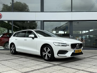 Volvo V60 Volvo V60 2.0 B3 Aut. 163pk MHEV Momentum | Navi | LED | Trekhaak | LMV - afbeelding nr 2
