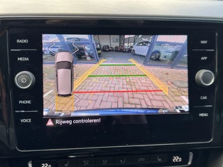 Volkswagen Passat Panoramadak Led Matrix ACC Camera Parkeersensoren Chroom Pakket Stoelverwarming 1/2 Leder Alcantara NL Auto 1e Eigenaar - afbeelding nr 17