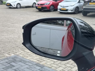 Toyota C-HR Dodenhoekdetectie, Navigatie, Parkeersensoren V + A , All-in Rijklaarprijs - afbeelding nr 7