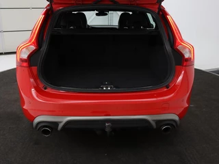 Volvo V60 Volvo V60 2.0 T4 Sport | Stoelverwarming | Trekhaak |  Xenon | Navigatie | Leder/Alcantara | PDC | Climate control | Cruise control | Bluetooth - afbeelding nr 10