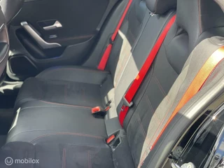 Mercedes-Benz A-Klasse Mercedes A-klasse 180 AUT AMG Pano Night Carplay Ambient - afbeelding nr 14