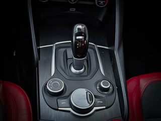 Alfa Romeo Giulia Alfa Romeo Giulia 2.0T Super | PANORAMADAK | KEYLESS | DNA | LANE ASSIST | VOL OPTIES! - afbeelding nr 56
