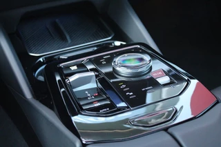 BMW 5 Serie BMW 5-serie 530e M-SPORT PRO 300PK (nieuw model) | PANORAMA DAK | M-SPORT PAKKET | M-SPORT AERODYNAMICA |  M-SPORT NAPPALEDEREN STUURWIEL MET SPORTBOOST FUNCTIE | BMW SHADOWLINE ADAPTIEVE LED KOPLAMPEN | ELEKTRISCH BEDIENBARE ACHTERKLEP |  BMW INDIVIDIUAL HIGH GLOSS EXTERIEUR RAAMLIJST AFWERKING | BMW LIVE COCKPIT PROFESSIONAL | ELEKTRISCH VERSTELBARE VOORSTOELEN MET VENTILATIE / VERWARMING EN GEHEUGEN OP DE BESTUURDERSSTOEL |  ACHTERBANKVERWARMING | 4-ZONE CLIMATE CONTROL | DONKER GETINTE ACHTERRUITEN | DONKERE HEMELBEKLEDING | DRIVE ASSISTANT | HARMAN KARDON Hi-Fi GELUIDSSYSTEEM| DRAARLOZE TELEFOONLADER | DRAADLOOOS APPLE CARPLAY / ANDROID AUTO | KLASSE 3 ALARM | COMFORT ACCESS | 20
