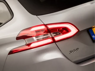 Peugeot 308 (PANORAMADAK, APPLE CARPLAY, GROOT NAVI, PARKEERSENSOREN, SPORTSTOELEN, GETINT GLAS, CRUISE, NIEUWE APK, NIEUWSTAAT) - afbeelding nr 27