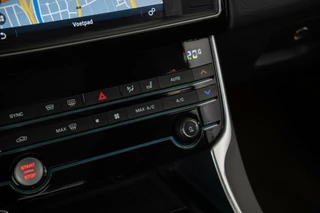 Jaguar XE Jaguar XE 2.0 D Portfolio|2e Eig|Automaat|Leder|Xenon|Camera|Dealer Onderhouden - afbeelding nr 17