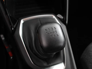 Peugeot 2008 Peugeot 2008 1.2 PureTech Active Pack | Navigatie | Airco | Cruise Control | Led | Parkeer sensoren - afbeelding nr 18