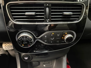 Renault Clio Renault Clio 1.2 TCe Initiale Paris PANO NAV Leder BOSE Stoelverwarming - afbeelding nr 15