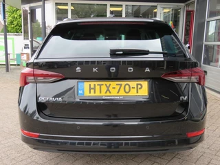 Škoda Octavia Škoda Octavia Combi 1.4 TSI 204pk IV PHEV Business Edition / Stoel & stuurwiel verwarming / Navi / Led / 18 Inch / BOVAG garantie - afbeelding nr 16