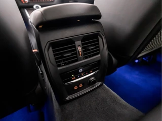BMW 3 Serie BMW 3 Serie 330i High Executive M Sport 259Pk Automaat (SCHUIFDAK, M PAKKET, HEAD-UP DISPLAY, LASER KOPLAMPEN, CARBON INLEG, HARMAN/KARDON, LEDER/ALCANTARA, APPLE CARPLAY, STUUR/STOELVERWARMING, NIEUWSTAAT) - afbeelding nr 34