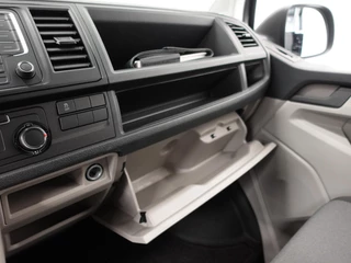 Volkswagen Transporter Volkswagen Transporter 2.0 TDI L1H1 Airco Cruise control Trekhaak Parkeersensoren 3-zits Sidebars Euro6 - afbeelding nr 25
