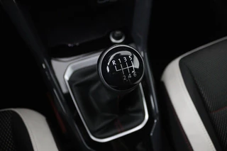 Volkswagen T-Roc Volkswagen T-Roc 1.0 TSI Sport (PARKEERSENSOREN, NAVIGATIE, ACHTERUITRIJCAMERA, DIGITAAL DASHBOARD, CRUISE CONTROL, NL-AUTO) - afbeelding nr 19