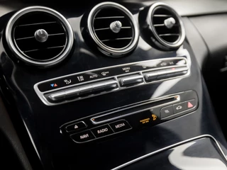Mercedes-Benz C-Klasse 279Pk Automaat (NAVIGATIE, LUCHTVERING, CAMERA, LEDER, GETINT GLAS, SPORTSTOELEN, STOELVERWARMING, SFEERVERLICHTING, NIEUWE APK, NIEUWSTAAT) - afbeelding nr 9