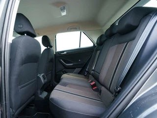 Volkswagen T-Roc Volkswagen T-Roc 1.0 TSI 116pk Style | Navigatie | Achteruitrijcamera | Winterpakket - afbeelding nr 6
