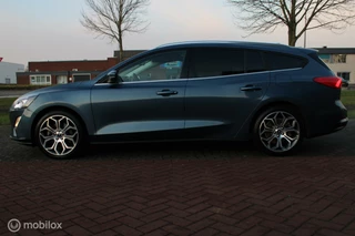 Ford Focus Ford Focus Wagon 1.0 EcoBoost 125 PK Titanium Business, Trekhaak, Stoel-stuurverwarming, 18 Inch LMV, Donker glas, Pdc voor + achter, Navi, App connect, Cruise, Clima - afbeelding nr 3