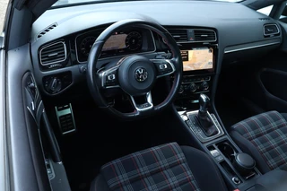 Volkswagen Golf Volkswagen Golf 7.5 GTI DSG / Vol Opties! / 230PK! / DSG / ACC / Pano / Virtual Cockpit / Camera / Keyless / Navi / 19