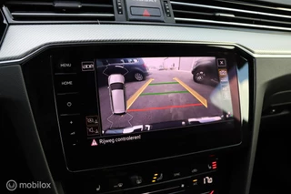 Volkswagen Passat Volkswagen Passat Variant 2.0 TSI 4Motion  / R-Line / Pano - afbeelding nr 28