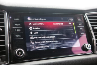 Škoda Kodiaq LED, PDC , Navi, Cruisecontrol, Stoelverwarming , Carplay, Trekhaak . Achteruitrijcamera ,Canton Audio ,LMV,  etc - afbeelding nr 48
