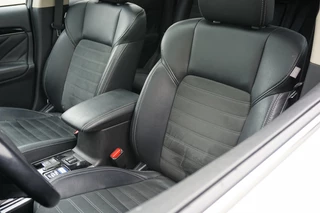 Mitsubishi Outlander Mitsubishi Outlander PHEV Intense+ AUTOMAAT SCHUIFDAK | ELEK.KLEP | CARPLAY | HAAK! - afbeelding nr 4