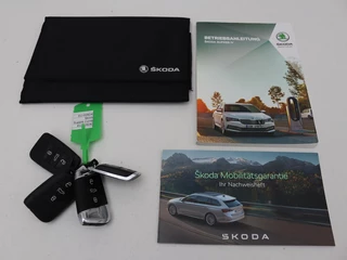 Škoda Superb Skoda Superb 1.4 TSI iV Laurin & Klement | Panoramadak |  Leder | Adaptive cruise | Canton Sound | Stoelverwarming | Standkachel | Carplay | Camera | Full LED | Memory - afbeelding nr 20