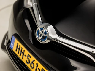 Toyota Auris Toyota Auris Touring Sports 1.8 Hybrid Sport Automaat (PANORAMADAK, NAVIGATIE, LEDER, STOELVERWARMING, CAMERA, SPORTSTOELEN, KEYLESS, LED KOPLAMPEN, NIEUWE APK, NIEUWSTAAT) - afbeelding nr 35