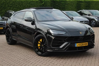 Lamborghini Urus Lamborghini Urus 4.0 V8 / NL Auto! / Full Carbon / Keramisch / B&O / Pano / 360Camera / Head-up / 23'' / Stoelventilatie / Massage - afbeelding nr 46