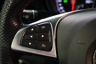 Mercedes-Benz A-Klasse Mercedes-Benz A-Klasse 180 AMG | Panoramadak | CarPlay | Camera | Dodehoekdetectie | Stoelverwarming | PDC V+A | Alcantara/Lederen bekleding | LED Koplampen | Command Online | Dealer onderhouden | Nieuwe APK - afbeelding nr 19