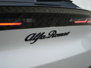 Alfa Romeo Junior Alfa Romeo Junior 1.2 Turbo 136 PK Ibrida Speciale | Pano | Techno - afbeelding nr 18
