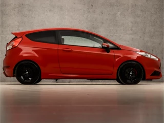 Ford Fiesta Ford Fiesta 1.6 ST1 213Pk (BLUETOOTH, GETINT GLAS, LM VELGEN, SPORTSTOELEN, PARKEERSENSOREN, ELEK RAMEN, NIEUWE APK, NIEUWSTAAT) - afbeelding nr 4