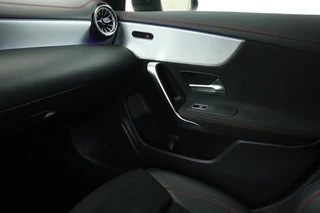 Mercedes-Benz CLA Mercedes-Benz CLA-klasse 250e AMG Night | Stoelverwarming | Carplay |  Camera | Sfeerverlichting | Leder/Alcantara | Full LED | Widescreen - afbeelding nr 23