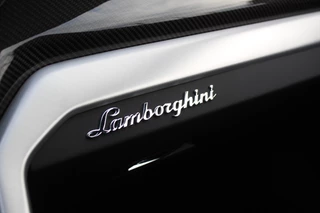 Lamborghini Urus Lamborghini Urus 4.0 V8 / NL Auto! / Full Carbon / Keramisch / B&O / Pano / 360Camera / Head-up / 23'' / Stoelventilatie / Massage - afbeelding nr 36