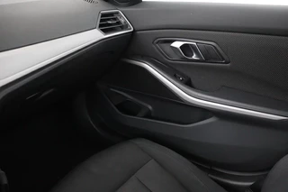 BMW 3 Serie BMW 3-serie 318i Business Edition | Stoelverwarming | Camera |  Carplay | Live Cockpit | Full LED | Navigatie | Dodehoek detectie | Climate control - afbeelding nr 21