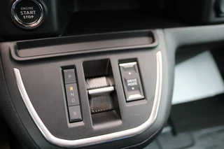 Peugeot e-Expert Peugeot e-Expert EV L3 75 kWh Airco Navigatie Trekhaak Black Line - afbeelding nr 27