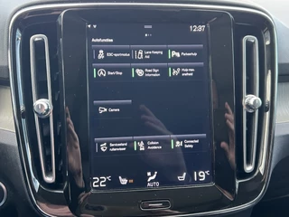 Volvo XC40 Trekhaak Panoramadak Vol Leder DAB Stoelverwarming Camera elek. Stoelen Led Koplampen Getint Glas NL Auto - afbeelding nr 20