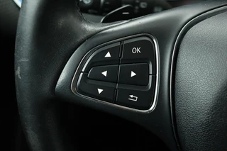 Mercedes-Benz A-Klasse Mercedes-Benz A-klasse 180d Lease Edition | Panoramadak | Carplay |  Navigatie | Cruise control | Airco | Bluetooth | Sportstoelen | Half leder - afbeelding nr 12