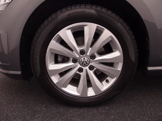 Volkswagen Golf AUTOMAAT / NAVI / CLIMA / PDC / BLUETOOTH / CRUISE / CARPLAY / NL-AUTO - afbeelding nr 5