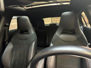 Mercedes-Benz A-Klasse Mercedes-Benz A-klasse 180 Business Solution AMG Pano Navi Clima Camera LED 19