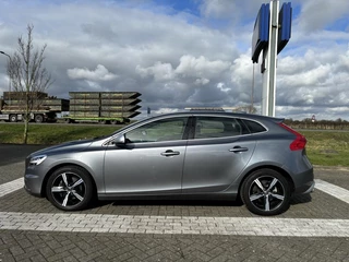 Volvo V40 Volvo V40 2.0 T4 R-Design | Park Assist | Stoelverwarming | Trekhaak | 6-Speed - afbeelding nr 3