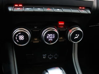 Renault Captur Renault Captur 1.3 TCe Intens | Trekhaak | Stoelverwarming | All-seasons - afbeelding nr 35