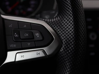 Volkswagen Passat Volkswagen Passat 1.4 TSI PHEV GTE | Stoelverwarming | Massage |  Carplay | Camera | Adaptive cruise | Matrix LED | Navigatie | Memory | Sfeerverlichting - afbeelding nr 18