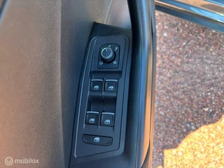 Volkswagen T-Roc Volkswagen T-Roc 1.5 TSI Sport | Pano | Trekhaak | Stoelverwarm - afbeelding nr 18