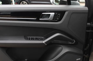 Porsche Cayenne Porsche Cayenne 3.0 E-Hybrid / Trekhaak / Panoramadak / 360Camera / Head-up / 21'' / Keyless / Bose / Sportchrono / Softclose / Stuurverwarming / Leder / Cruise Control - afbeelding nr 38
