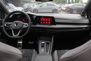 Volkswagen Golf Volkswagen Golf 1.5 eTSI R-Line / Panoramadak / Camera / Harman Kardon / Matrix LED / 18'' / Navigatie / DAB / ACC / Dodehoek / Stuurverwarming / Stoelverwarming - afbeelding nr 2