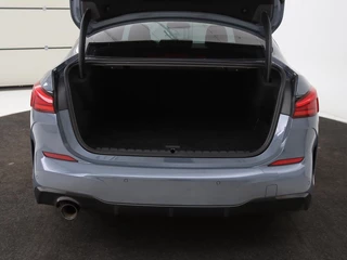 BMW 2 Serie BMW 2-serie Gran Coupé 218i M Sport | Stoelverwarming | Adaptive cruise |  Carplay | Trekhaak | Sportstoelen | DAB | Half leder | Live Cockpit | Climate control - afbeelding nr 11